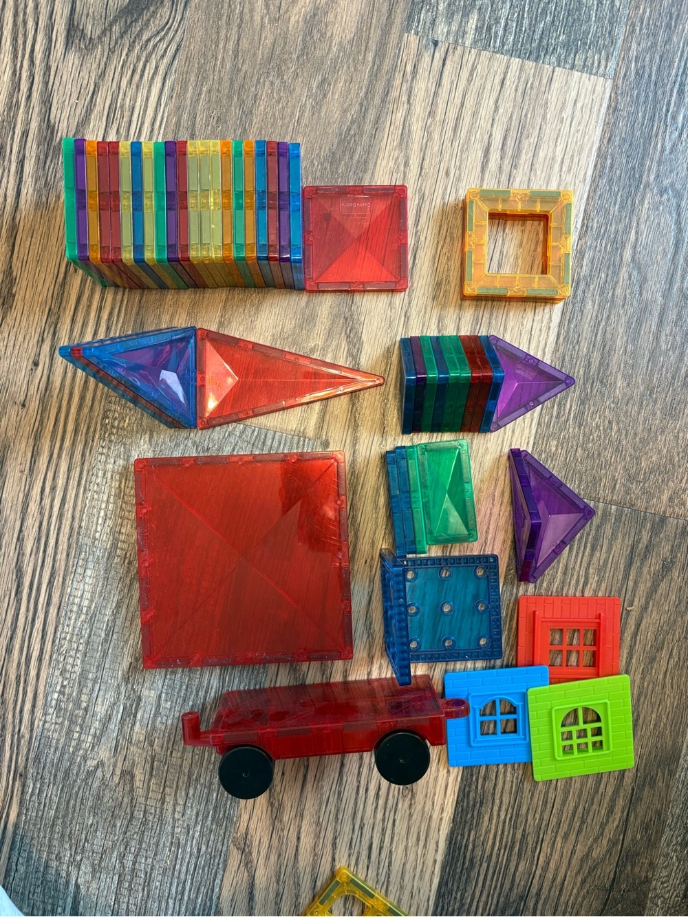 Magna-Tiles Magnetic Building Tiles Lot w/ Wagon, Windows & Shapes – 40+ Pieces